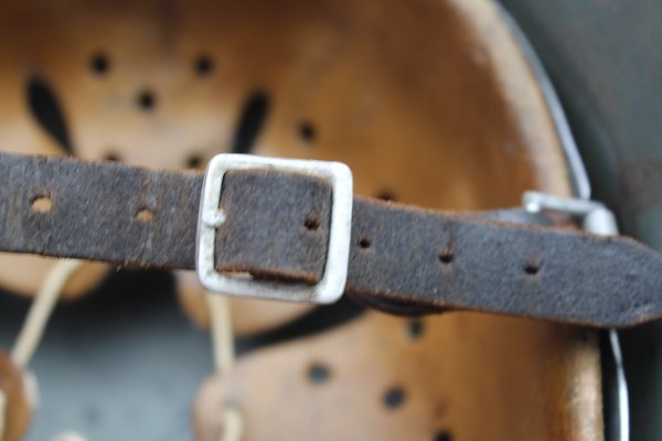 Ehem. SS / Wehrmachtshelm Helm M35 Apfelgrün mit Doppelemblem und Abnahmestempel