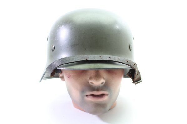 Ehem. SS / Wehrmachtshelm Helm M35 Apfelgrün mit Doppelemblem und Abnahmestempel