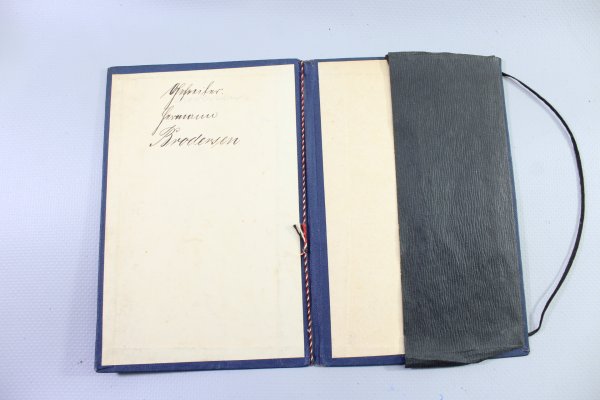 Decorative cover of the 3rd Hanseatic Infantry Regiment Lübeck and original shoulder strap