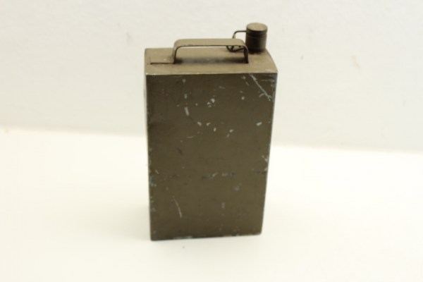 Tin canister for gun oil