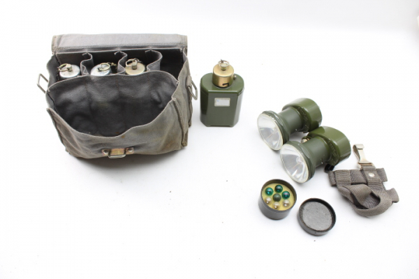 2 NVA, DDR-Funktionslampe GT, Mehrzweckleuchte, Taschenlampe für AKKU GLZ in Tasche mit Akkus