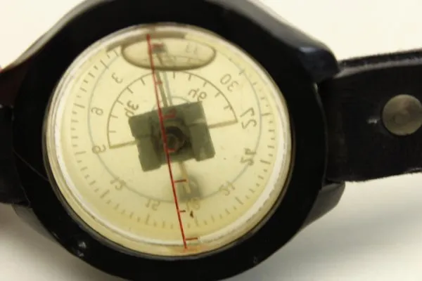 Luftwaffe bracelet compass probably after 1945 with semicircle Scala