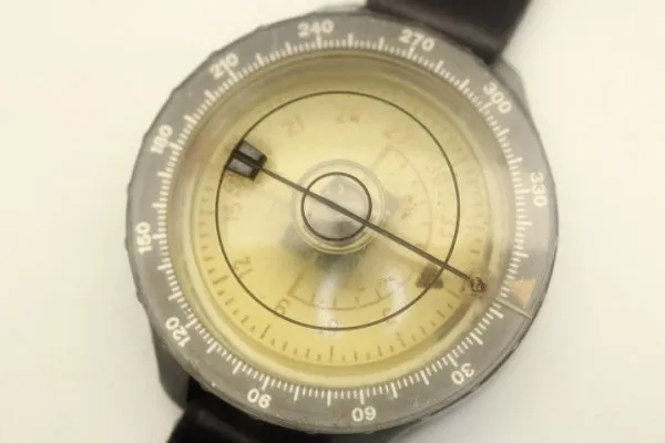 Luftwaffe bracelet compass probably after 1945 with semicircle Scala