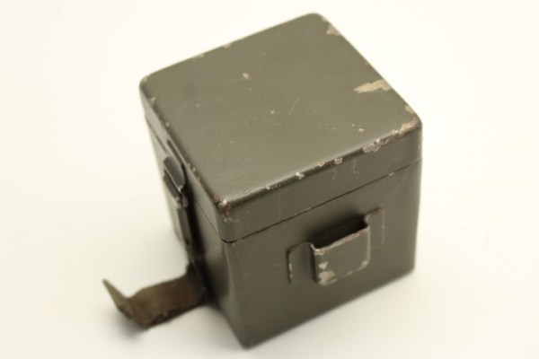 Wehrmacht battery box for optical lighting, reticle lighting, scissor telescope and distance meter EM, manufacturer fwq