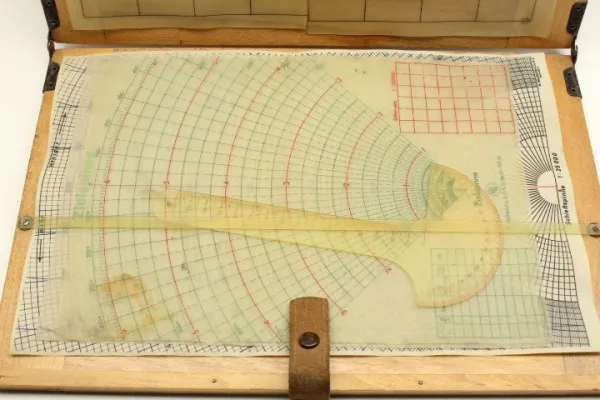 Wehrmacht Holzkasten mit Schießspinne, Gitternetz und Zielspinne