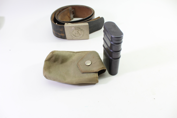 Konvolut NVA DDR Lederkoppel, Waffenreinigungsgerät etc