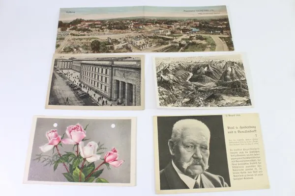 Set consisting of 53 different postcards