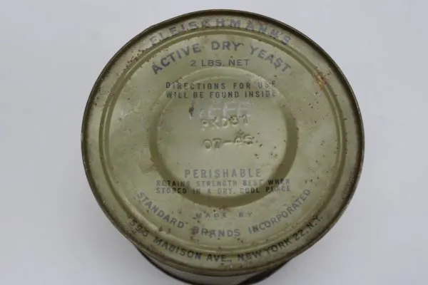 Fleischmann's active dry yeast Perishable Made in New York, best before 07-45