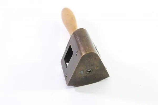Angle prism for pioneers for land surveying