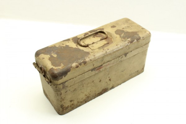 ww2 German tin box Wehrmacht south front for parts MG 34/42, stamped g m m h 44