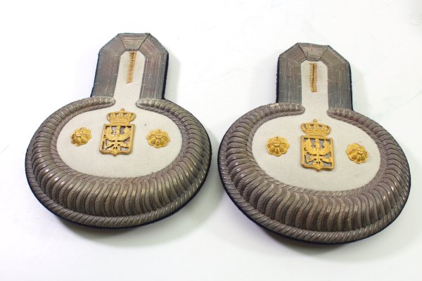 Prussia - Pair of epaulettes for a senior paymaster