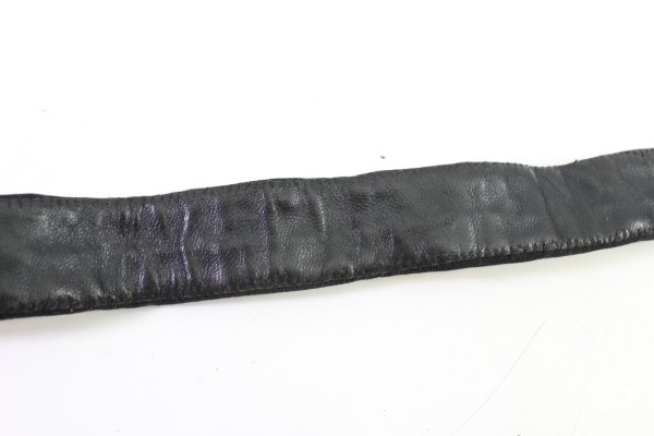 Leder Riemen mit Goldgespinnst Metallfaden