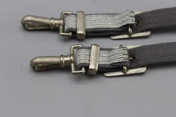 DDR NVA officers' honor dagger, manufacturer Mühlenhausen with 3-hole hanger in a box with the same number, dagger Officer