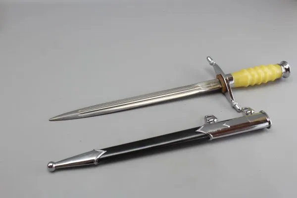 DDR NVA officers' honor dagger, manufacturer Mühlenhausen with 3-hole hanger in a box with the same number, dagger Officer