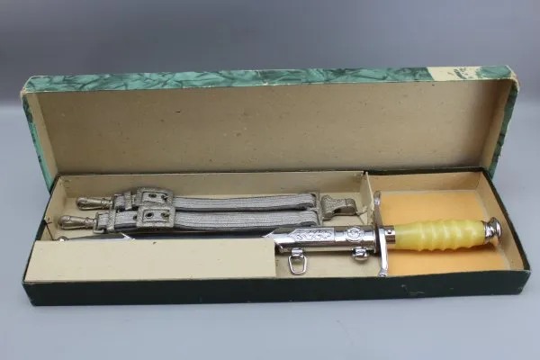 DDR NVA officers' honor dagger, manufacturer Mühlenhausen with 3-hole hanger in a box with the same number, dagger Officer