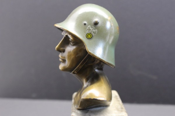 WW2 original soldier bust with dedication dated 25.03.37, steel helmet and HK, 13th Panzer Regiment