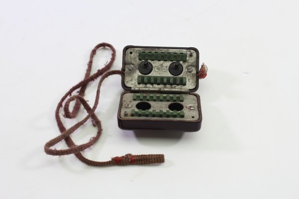 Wehrmacht Rasierklingenschärfer aus Bakelit