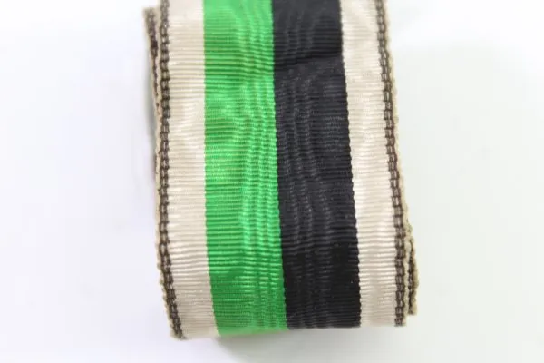 Brustband Ordensband in den Farben Weiß, schwarz, grün