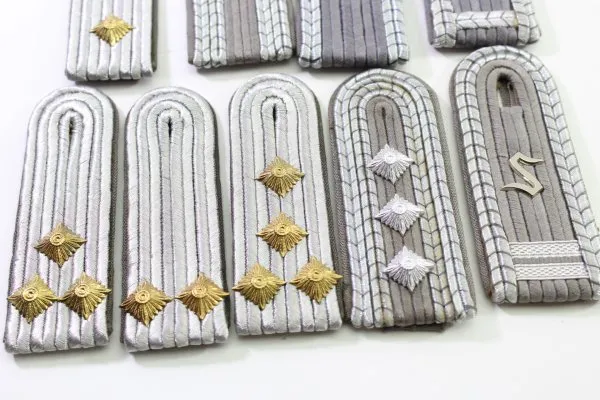DDR / NVA bundle of various shoulder boards for ranks