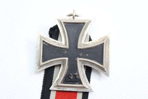 ww2 EK2 Iron Cross 2nd Class 1939 with manufacturer 93 Richard Simm & Sons on ribbon section