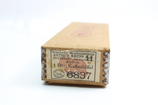 Box labeled 1 Dotz. Coffee spoon, manufacturer Artuhr Krupp