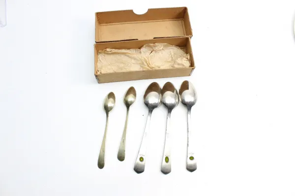 Box labeled 1 Dotz. Coffee spoon, manufacturer Artuhr Krupp