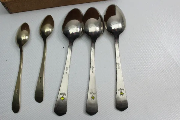 Box labeled 1 Dotz. Coffee spoon, manufacturer Artuhr Krupp