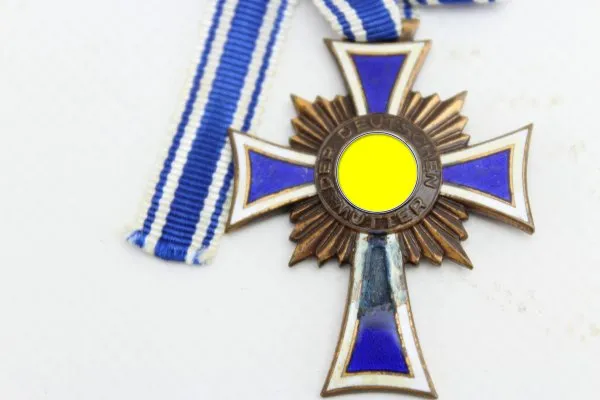 Mutterkreuz in Bronze