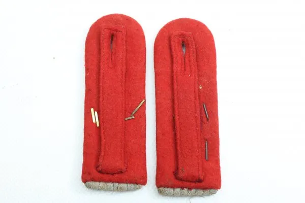 Shoulder boards of an artillery officer, Artillery Regiment 824