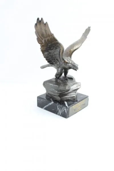 Bronzeadler Schreibtischdekoration für Kriegsschiff Togo von der Bordkameradschaft