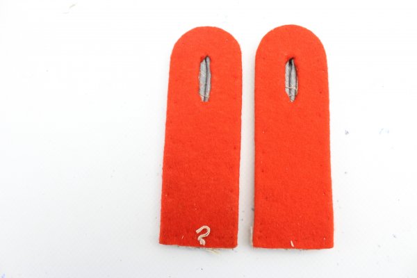 Pair of shoulder boards for a lieutenant in the Wehrmacht artillery