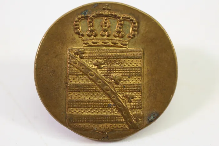 2x Uniform buttons 1832 - 1836 with the crowned coat of arms of the Kingdom of Saxony.