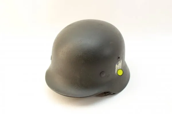 Wehrmacht Stahlhelm M40 Rauhtarn NS66 mit Abzeichen und markiert