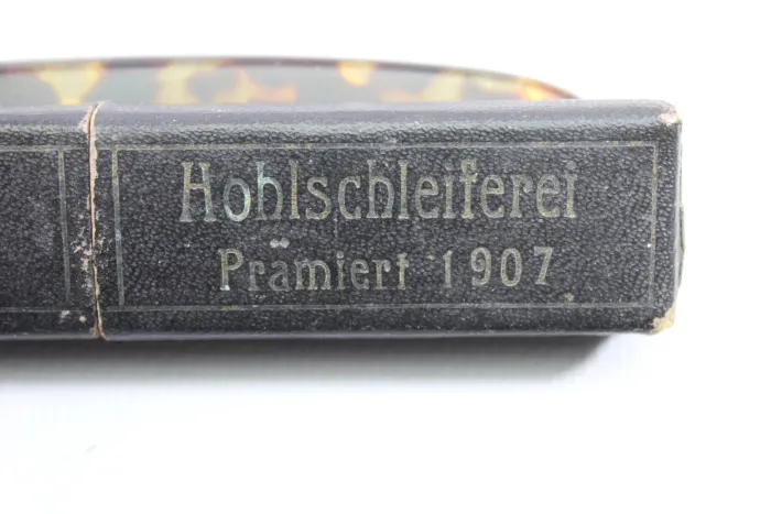 Wehrmacht straight razor with tortoiseshell-effect handles and a matching storage box,