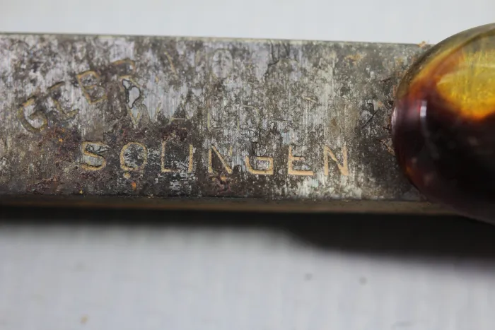 Wehrmacht straight razor with tortoiseshell-effect handles and a matching storage box,