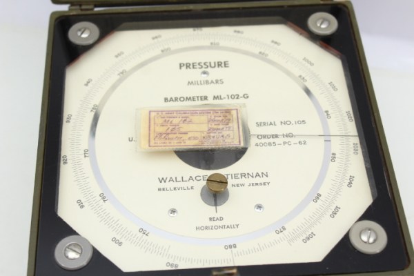 U.S. Army Aneroid Barometer ML-102-G in Military Case, Wallace & Tiernan New Jersey
