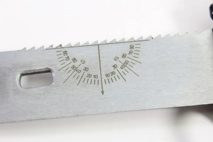 DDR NVA Kampfmesser KM 87 Überlebensmesser der Nationalen Volksarmee, komplett mit Überlebenskapsel