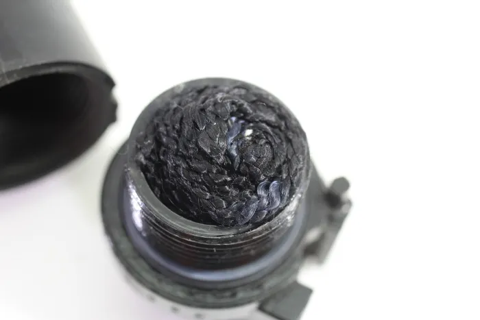 DDR NVA Kampfmesser KM 87 Überlebensmesser der Nationalen Volksarmee, komplett mit Überlebenskapsel