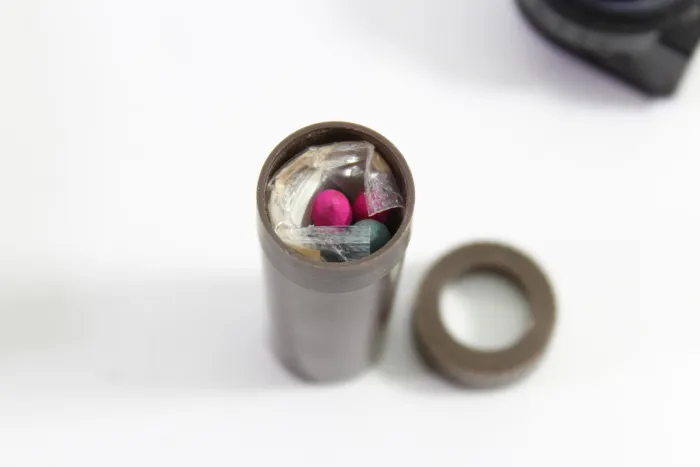 DDR NVA Kampfmesser KM 87 Überlebensmesser der Nationalen Volksarmee, komplett mit Überlebenskapsel