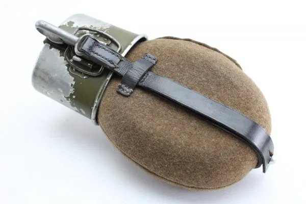 Wehrmacht Feldflasche komplett mit Filzhülle und Beriemung Feldflasche Wehrmacht Hersteller VDNS 34