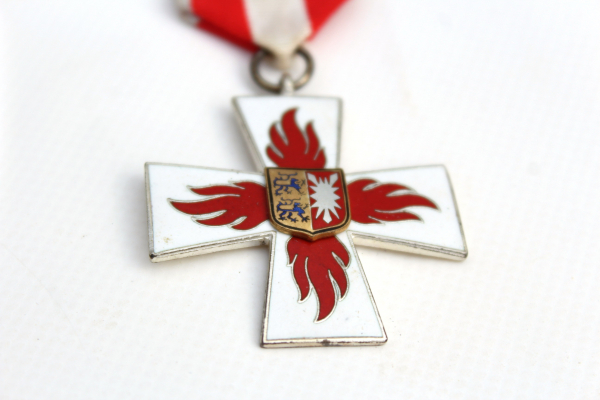 Badge of honor for merits in fire protection in silver in a case