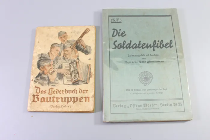 Das Liederbuch der Bautruppen u. Die Soldatenfibel Ausbildungsunterlagen