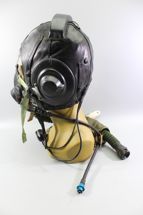 Original DDR NVA Pilotenhelm für Kampfflugzeuge ZSh-5 mit Sauerstoffmaske KM-34 – MiG-21 Kampfflieger Helm