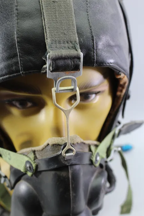 Original DDR NVA Pilotenhelm für Kampfflugzeuge ZSh-5 mit Sauerstoffmaske KM-34 – MiG-21 Kampfflieger Helm