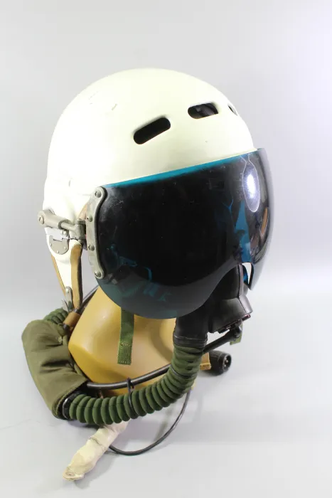 Original DDR NVA Pilotenhelm für Kampfflugzeuge ZSh-5 mit Sauerstoffmaske KM-34 – MiG-21 Kampfflieger Helm