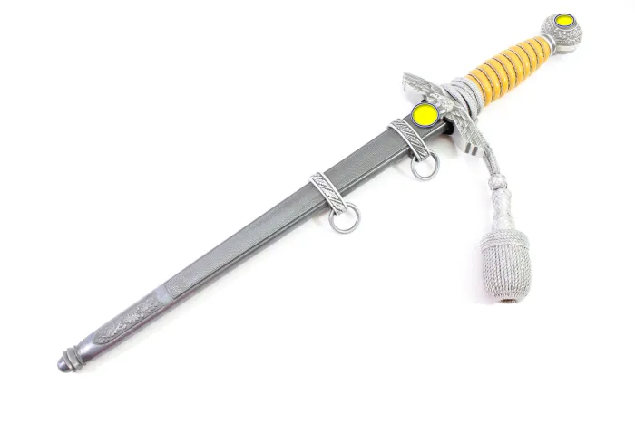 Very fine Luftwaffe officer's dagger with an orange grip, manufactured by SMF, Solingen.