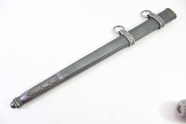 Very fine Luftwaffe officer's dagger with an orange grip, manufactured by SMF, Solingen.
