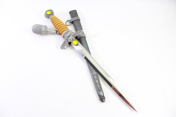 Very fine Luftwaffe officer's dagger with an orange grip, manufactured by SMF, Solingen.