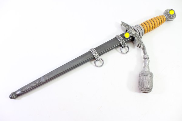 Very fine Luftwaffe officer's dagger with an orange grip, manufactured by SMF, Solingen.