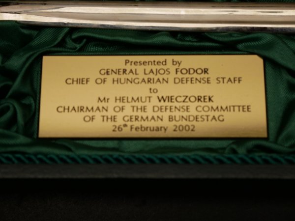 Honorary gift from the Hungarian Defense Staff to the Chairman of the Defense Committee Helmut Wieczorek